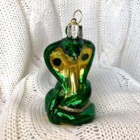 Ёлочное украшение "Кобра королевская" зеленая, в подарочной упаковке, h- 8,5 см