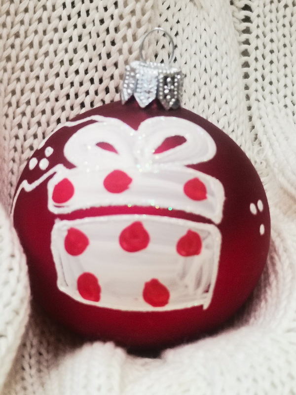 Шар "Новогодние подарки", 85мм., в подарочной упаковке Шар "Новогодние подарки", 85мм., в подарочной упаковке